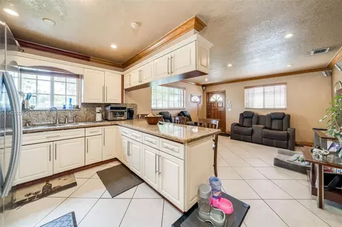 262 E 37th St, Hialeah, FL 33013 photo 11