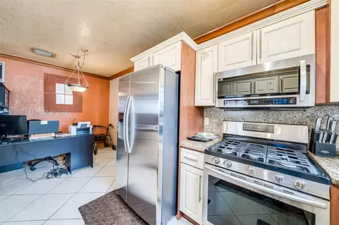 262 E 37th St, Hialeah, FL 33013 photo 14