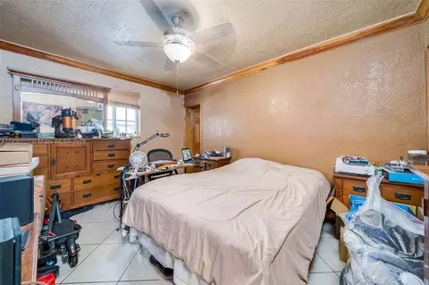 262 E 37th St, Hialeah, FL 33013 photo 16