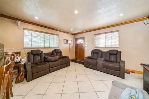 262 E 37th St, Hialeah, FL 33013 photo 8
