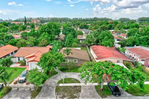 262 E 37th St, Hialeah, FL 33013