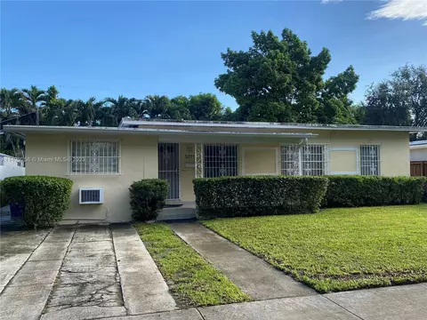 5271 SW 4th St, Miami, FL 33134