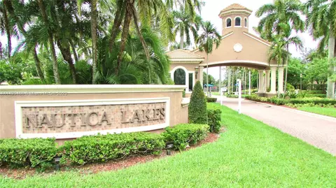 11487 Blue Violet Ln, Royal Palm Beach, FL 33411