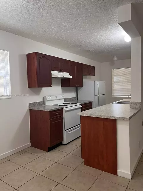 1100 NE 1st Ct #103, Hallandale Beach, FL 33009