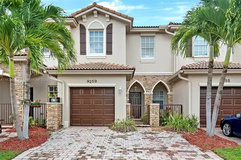 9259 SW 219th St, Cutler Bay, FL 33190