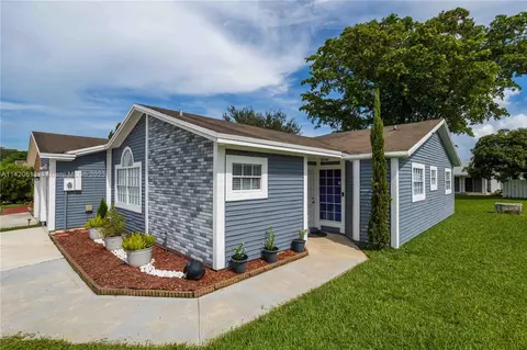 9811 W Fern Ln, Miramar, FL 33025