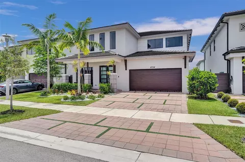 8754 NW 158th St, Miami Lakes, FL 33018
