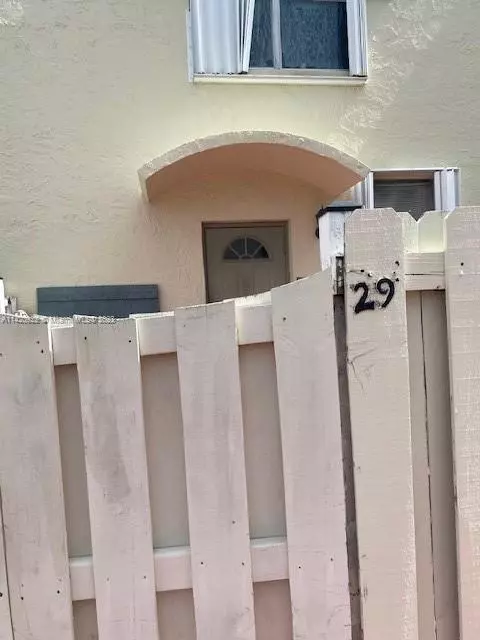 1655 NE 115th St #29B, Miami, FL 33181
