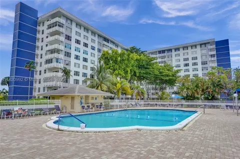 4350 Hillcrest Dr #915, Hollywood, FL 33021