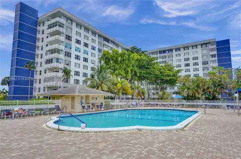 4350 Hillcrest Dr #915, Hollywood, FL 33021