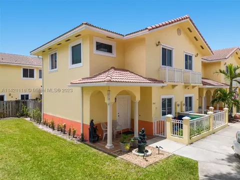 7462 NW 180th Ter, Hialeah, FL 33015