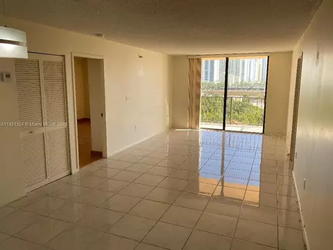 210 174th St #706, Sunny Isles Beach, FL 33160