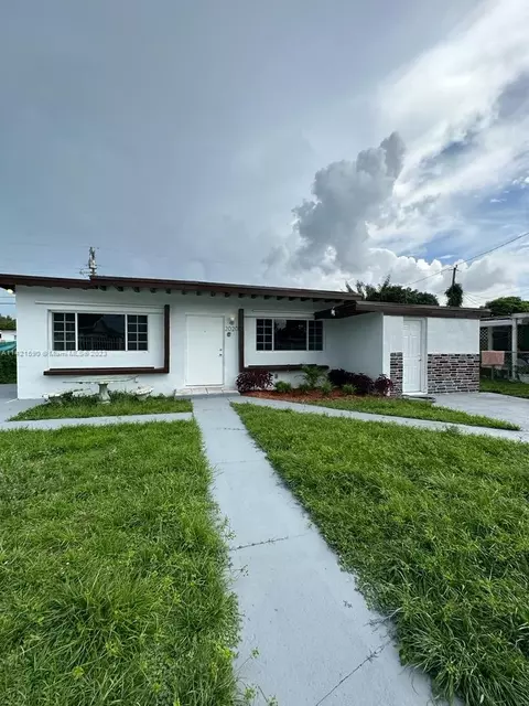 2020 NW 84th St, Miami, FL 33147