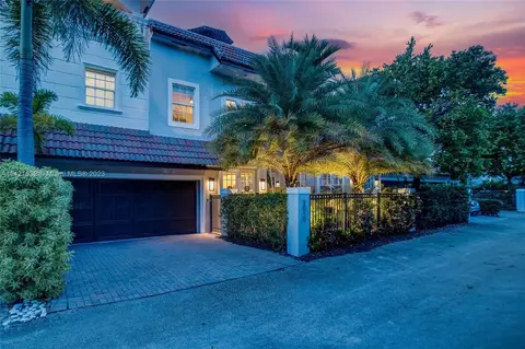 2610 NE 14th St, Fort Lauderdale, FL 33304