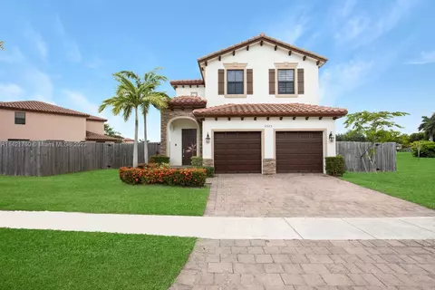 2525 NE 2nd Dr, Homestead, FL 33033
