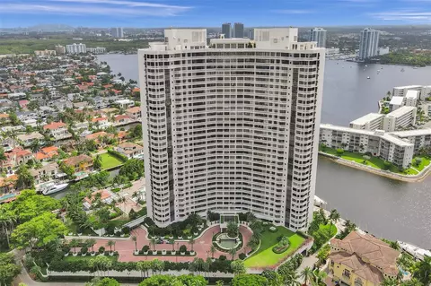 1000 W Island Blvd #2312, Aventura, FL 33160