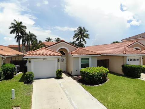 7709 Springfield Lake Dr, Lake Worth, FL 33467