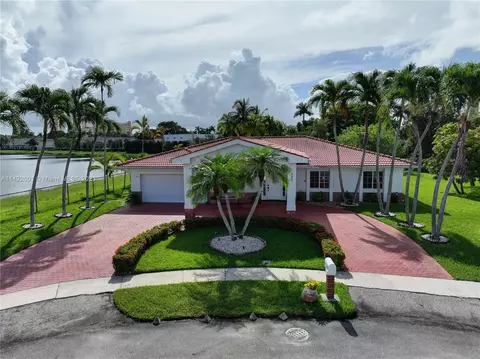 330 Golfview Dr, Weston, FL 33326