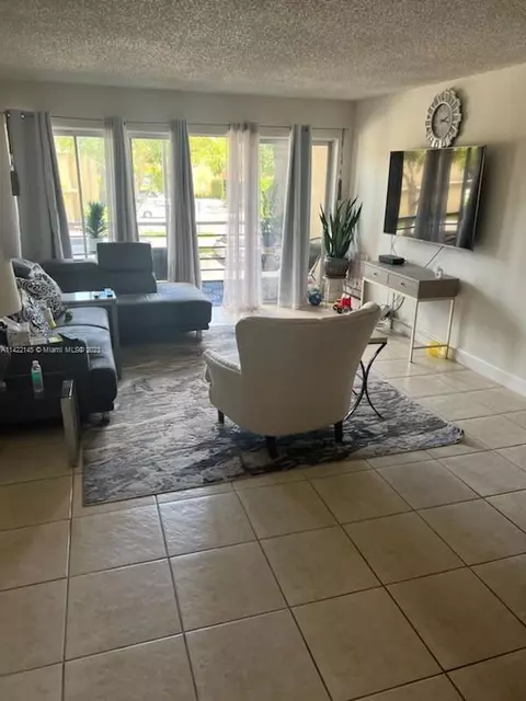 4215 N University Dr #203, Sunrise, FL 33351
