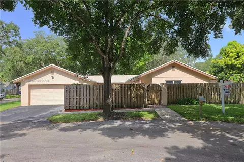 69 Dogwood Way, Hollywood, FL 33026