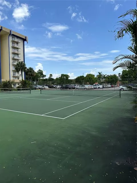 4550 NW 9th St #802E, Miami, FL 33126