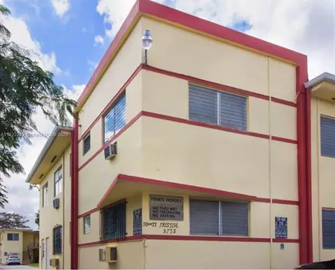71 NW 76th St #16, Miami, FL 33150