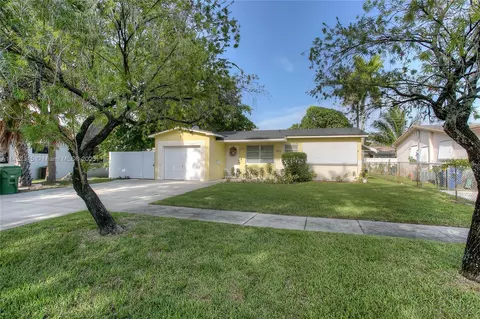 701 SW 6th Ter, Hallandale Beach, FL 33009