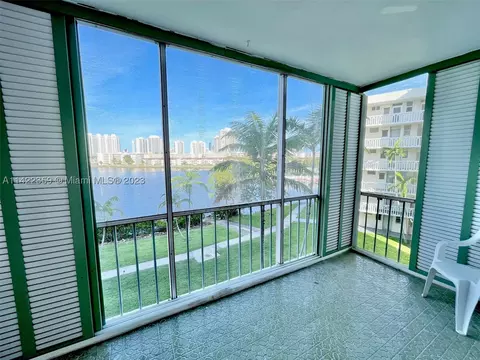 2861 Leonard Dr #F412, Aventura, FL 33160