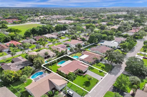 9035 NW 21st St, Coral Springs, FL 33071