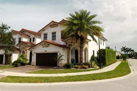10584 NW 70th Ln, Doral, FL 33178