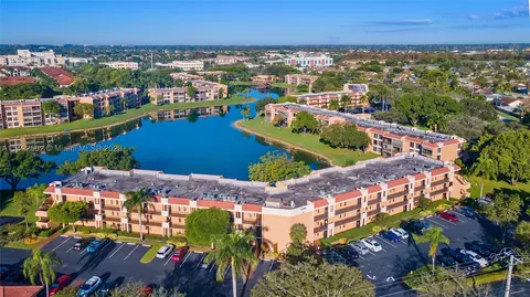 5935 Coral Lake Dr #5935, Margate, FL 33063