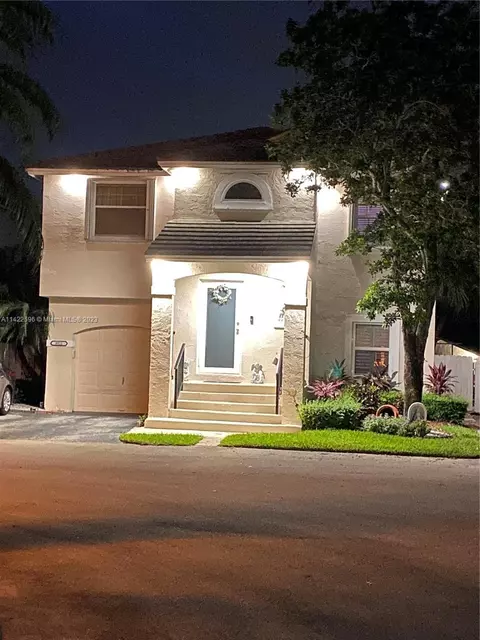 9921 NW 9th Ct, Plantation, FL 33324