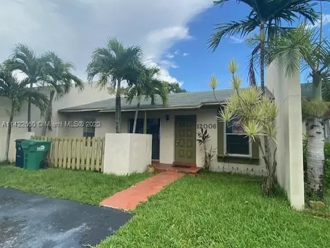 12006 SW 110th St Cir N, Miami, FL 33186