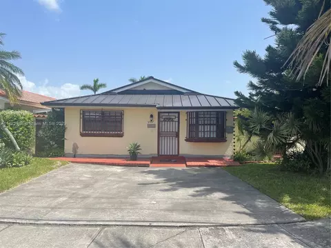 8901 NW 114th St, Hialeah Gardens, FL 33018