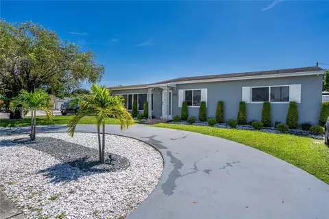 Exterior - 5381 E 4th Ave, Hialeah, FL 33013 photo 12 of 14
