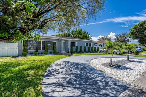 Exterior - 5381 E 4th Ave, Hialeah, FL 33013 photo 11 of 14