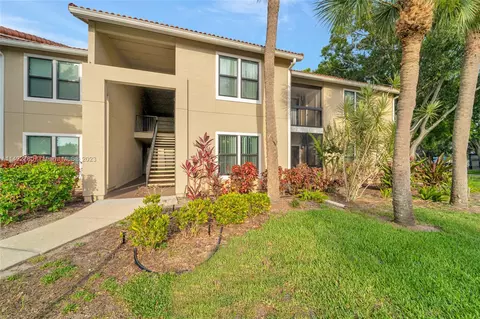 4061 Crockers Lake Blvd #17, Sarasota, FL 34238