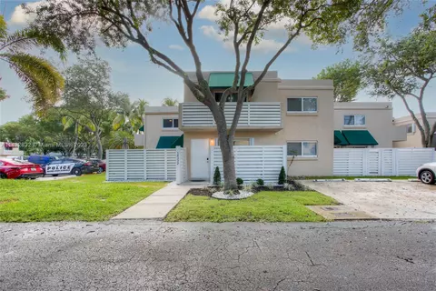 14332 SW 97th Ln, Miami, FL 33186