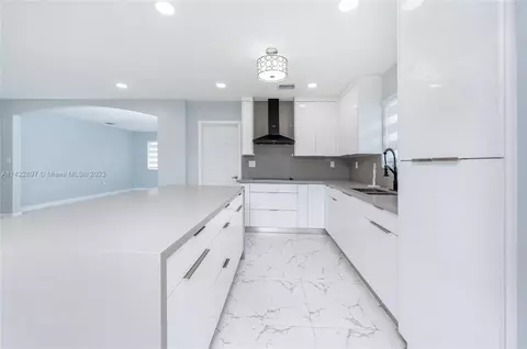 79 W 37th St, Hialeah, FL 33012