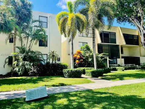 20300 W Country Club Dr #PH22-3, Aventura, FL 33180