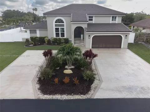 5660 Briarwood Way, Davie, FL 33331
