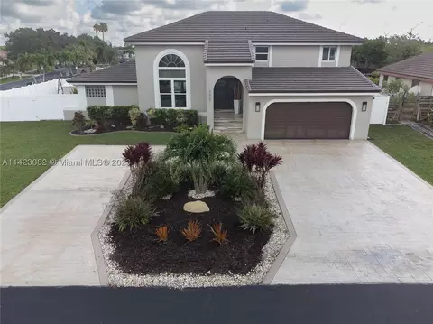 5660 Briarwood Way, Davie, FL 33331