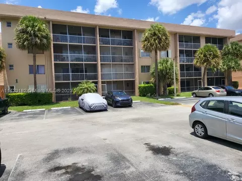 17000 NW 67th Ave #415, Hialeah, FL 33015