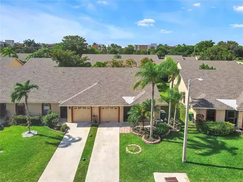 9771 NW 76th St, Tamarac, FL 33321