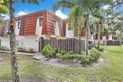 2218 White Pine Cir #D, Greenacres, FL 33415