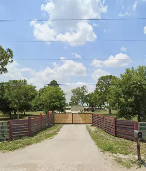 1659 Crescent Ave, Labelle, FL 33935