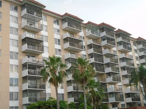 4174 Inverrary Dr #406, Lauderhill, FL 33319