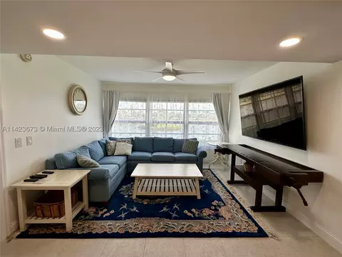 31 Plantation Dr #101, Vero Beach, FL 32966
