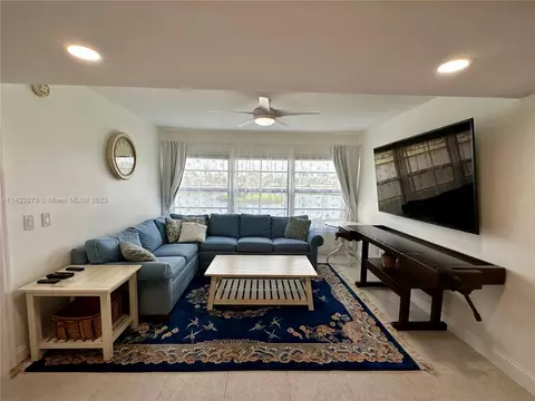 31 Plantation Dr #101, Vero Beach, FL 32966