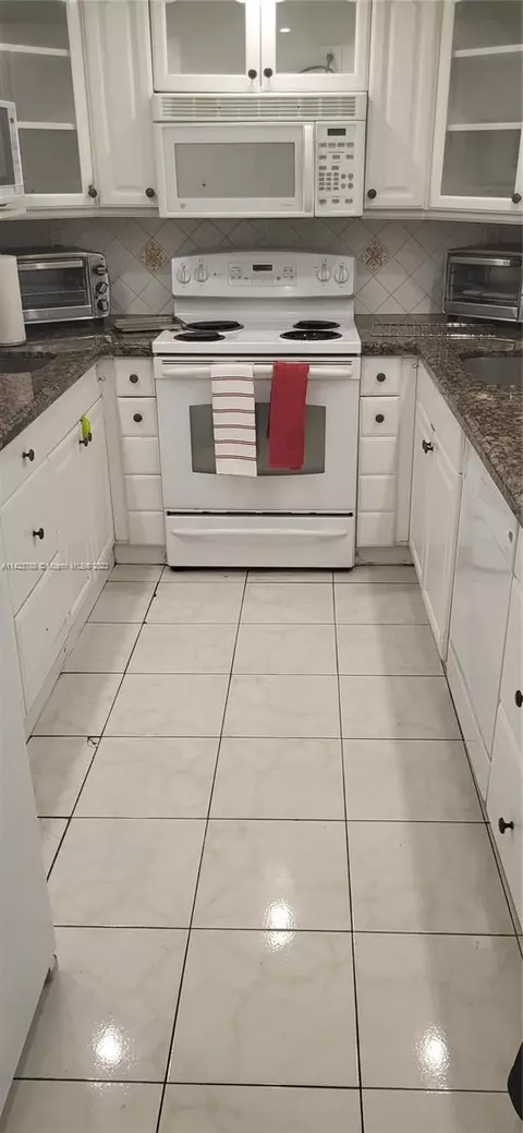 16740 NE 9th Ave #210, North Miami Beach, FL 33162